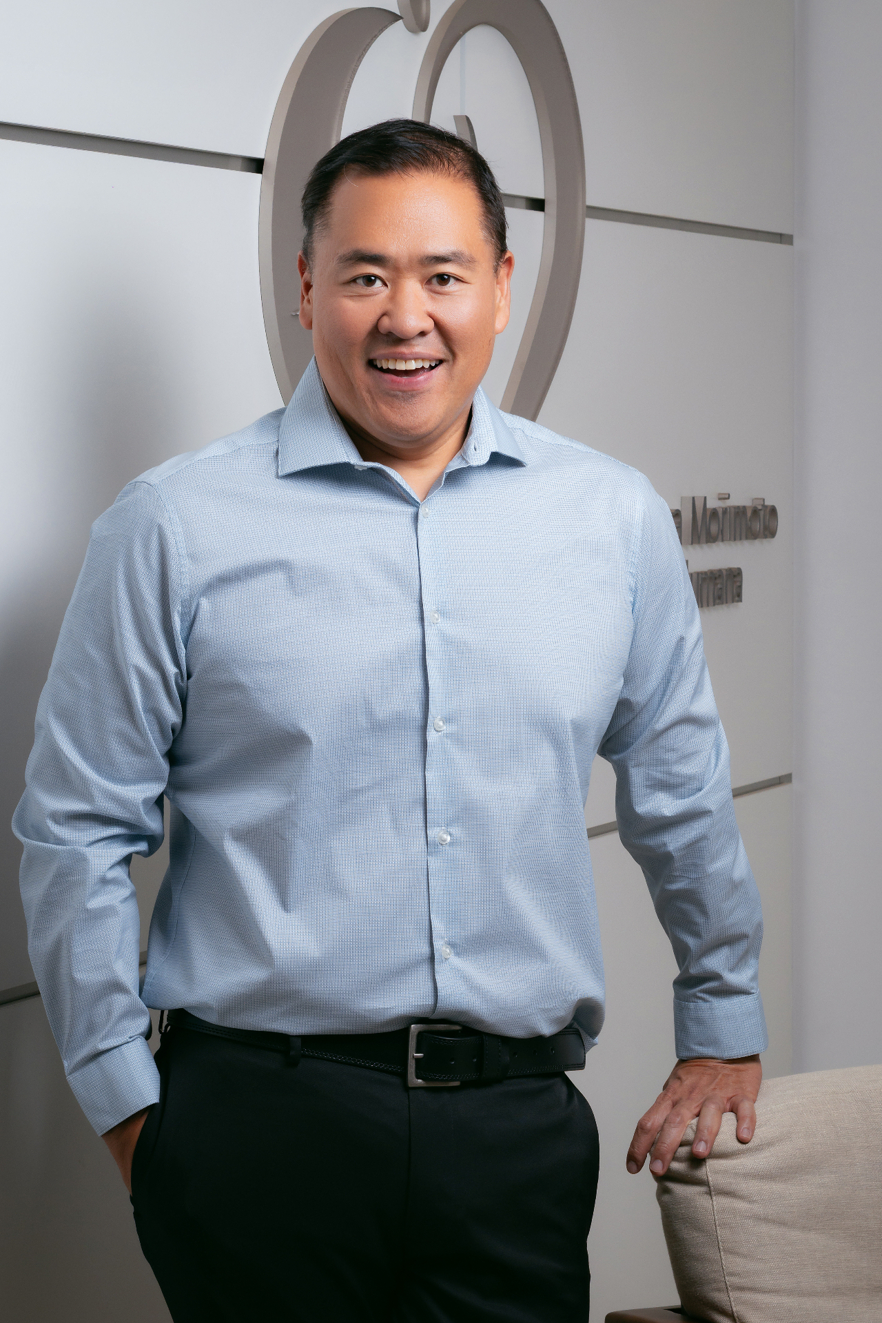 Foto do Dr. Danilo Koga Morimoto, ginecologista e obstetra em Uberaba, especializado em endometriose, reprodução humana e ultrassonografia ginecológica